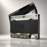 BusinessWallet White Damascus Steel mintás kártyatartó fekete pénzcsipesszel és bankkártyákkal