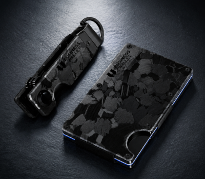 BusinessWallet Forged Carbon ajándékcsomag prémium kártyatartóval és Kulcstartó EDC eszközzel.