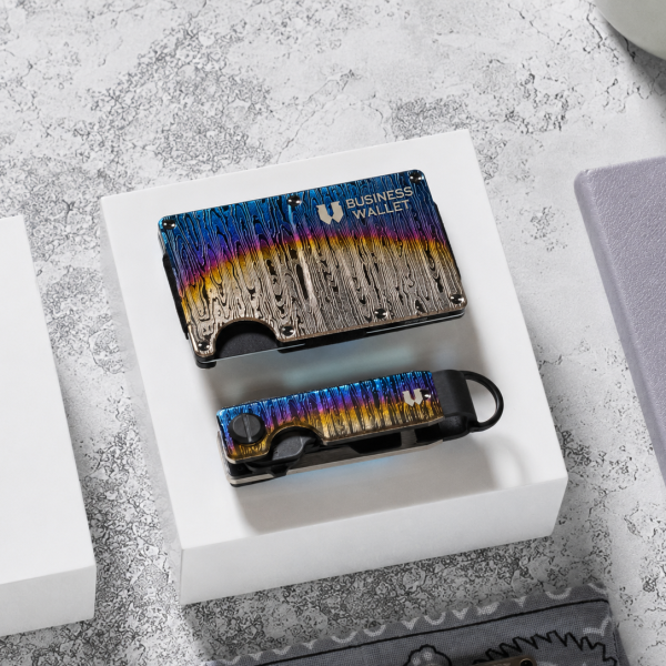 BusinessWallet Burnt Damascus Steel kártyatartó és kulcstartó prémium ajándékszettként, színes damaszkusz mintázattal